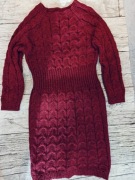 Sukienka dzianinowa w kolorze bordowym