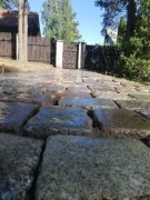 Bruki kamienne, wjazdy, parkingi