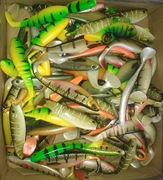 Przynęty firmowe gumowe Realistyczne i kolorowe rippery, twistery, shad'y