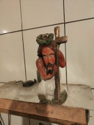 Rzeźba Ludowa Jezus dźwiga krzyż autorstwa Krzysztofa Grodzickiego