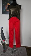 Czerwone spodnie, suwaki na dole przy nogawkach, rozmiar M 