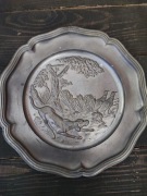 Stary cynowy talerz ozdobny  myśliwski sygnowany Etain