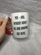 Kubek 330 ml Damon Salvatore Yoo - hoo. Anybody Home? Czerwony