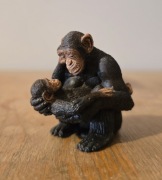 Schleich szympansica z młodym figurka model wycofany z 2012 r.