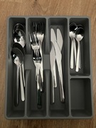 Sztućce komplet dla 4 osób + organizer
