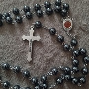 Śliczny  Różaniec z Jerusalem z MB a na odwrocie kamień z Jerusalem.