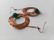Kolczyki z miedzi i agatu.