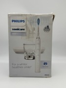 Szczoteczka soniczna Philips Sonicare DiamondClean 9000 Biała | HX9911