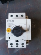 wyłącznik silnikowy Moeller PKZM0-2,5.