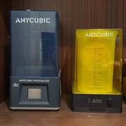 Zestaw 3D - Anycubic Photon D2 (DLP) + Wash & Cure 2.0; Jak nowe <50h