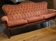 Stylowa sofa z dwoma fotelami 