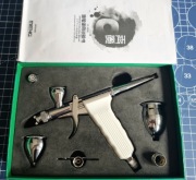 aerograf Meng 0.3 mm pistoletowy + 3 pojemniczki  + 2 capy
