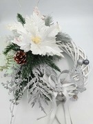 Wianek świąteczny na Boże Narodzenie w odcieniach bieli