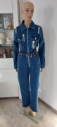 Kombinezon dżinsowy zdobiony kryształkami. 9