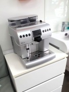 Ekspres do kawy Saeco Aulica – automatyczny, różne rodzaje kawy