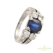 Pierścionek Art Déco z białe złoto 18K z szafirem i diamentami I poł. XX w.