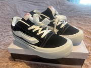 Buty sportowe rozmiar 44’ wkładka 26 cm