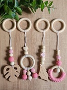 Zawieszki sensoryczne do pałąka / maty - drewniane, różowe | Montessori