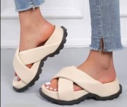 BIAŁE klapki rozmiar 40