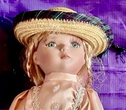 Porcelanowa lalka kolekcjonerska