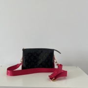 Designerska Torebka Premium Crossbody Lakierowana Czarna Monogram Gold