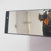 Telefon Sony Xperia XZ – rozebrany na części