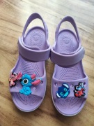 Sandały dziewczęce Crocs J1 32/33 + przypinki