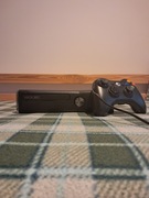 Xbox 360 Slim + pad przewodowy + okablowanie + kinect