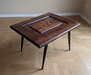 Stolik kawowy z opalanego drewna ze 100-letniej okiennicy