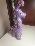 maskotka żyrafa fioletowa w białe kropki z filcu ręcznie szyta