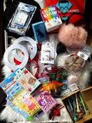 Box z różnymi akcesoriami do domu i dla dzieci