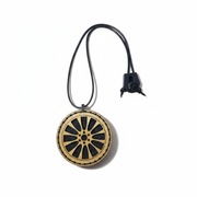 Zapach do samochodu. Drzewniana zawieszka na twój smak.