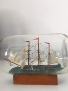 Żaglowiec zamknięty w butelce. 