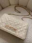 Love Moschino Smart Daily ecru kremowa torebka pikowana kopertówka ekoskóra