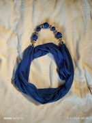 Piękny szal z koralami 