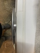 Pralka LG 8KG lekkie ślady od góry widoczne na zdjęciu