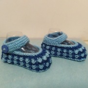 Buciki niemowlęce z włóczki 10 - 11 cm.