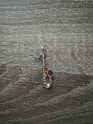 Zawieszka, srebrna, saksofon z bursztynem wisiorek