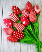 Bukiet 12 czerwonych tulipanów. Tulipany bawełniane