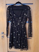 Czarna sukienka w delikatny wzór z długimi rękawami Sinsay r. M