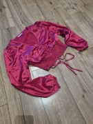 Sinsay crop top bluzka długi rękaw satyna fuksja troczki marszczona