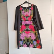 Niebanalna sukienka H&M rozmiar 46; na czarnym tle kolorowe kwiaty 