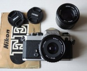 Nikon FE dwa obiektywy i Nikon F55