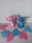 Stitch u angel z masy cukrowej na tort 