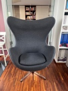 Fotel typu EGG (jajko) z kolekcji CustomForm, BDB