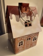 Domek z piernika blaszana skarbona