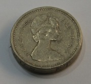 One Pound 1983 – pierwszy rok emisji monety 