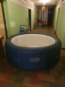 Basen niecka LAY-z Spa Milan