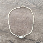 Stara kolia vintage w kolorze złotym