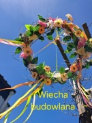 Wiecha budowlana wianek dom dach krokwie tradycja dekoracja kwiaty 